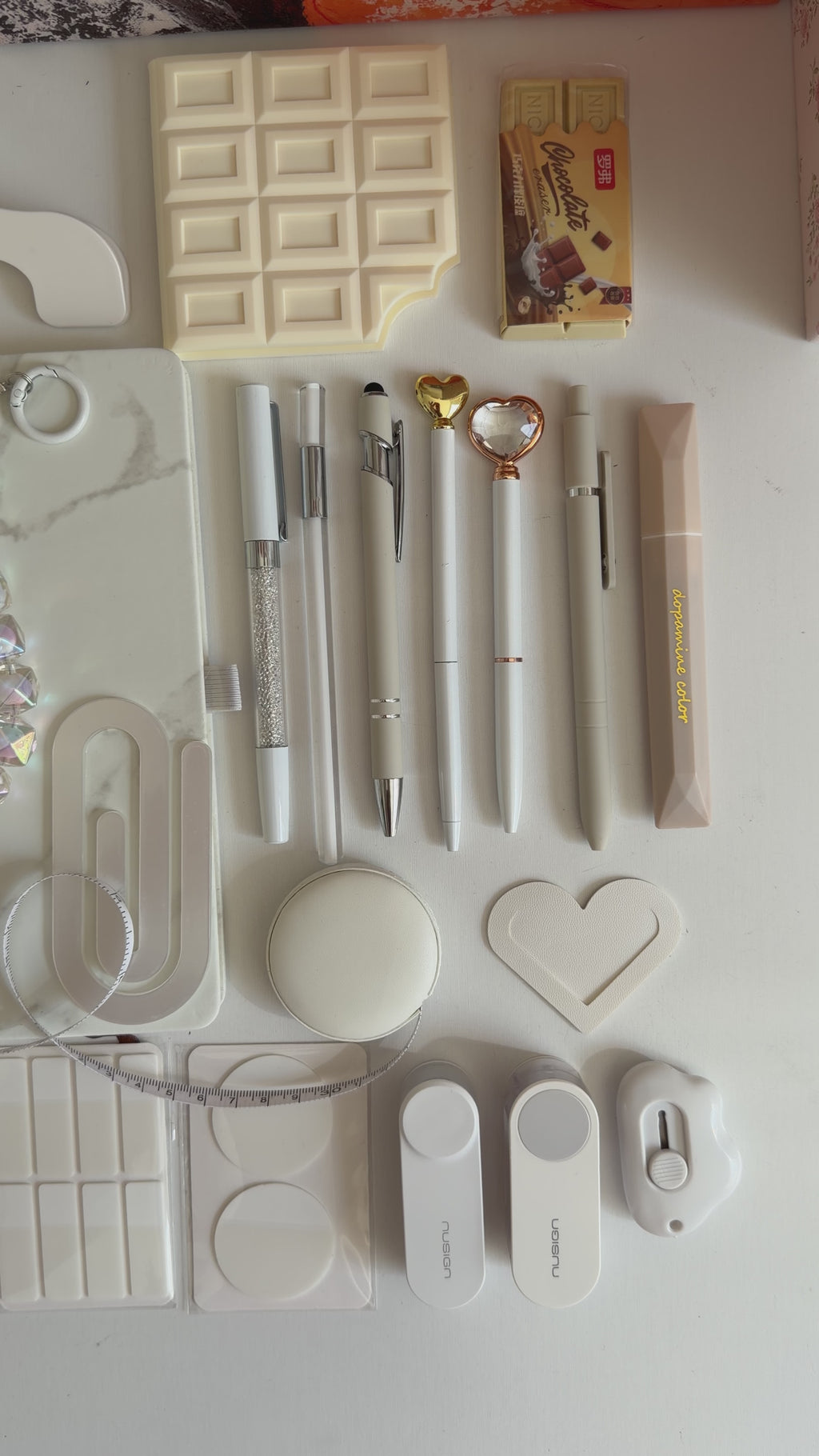White bookish bundle 🤍 28 items