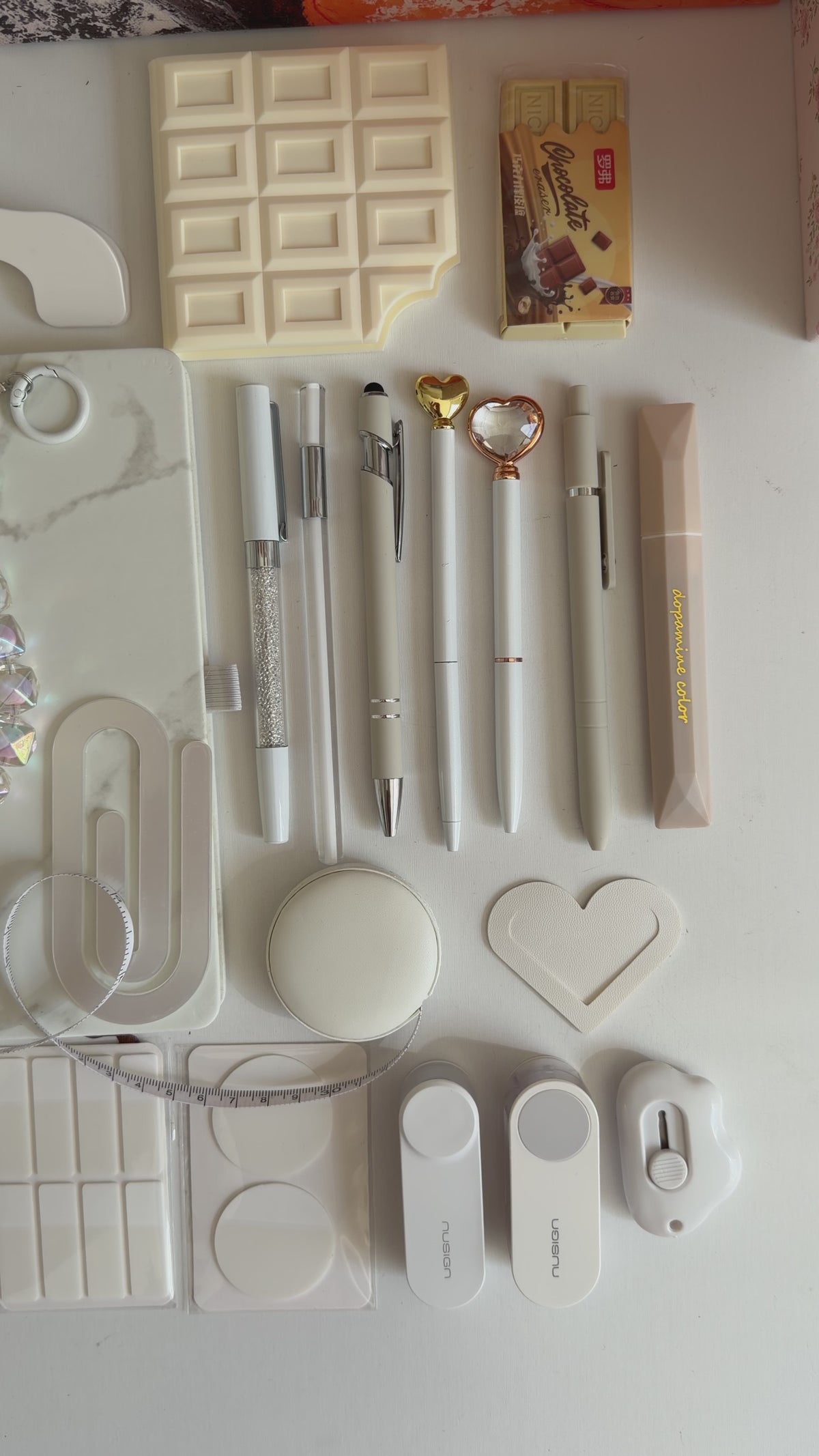White bookish bundle 🤍 28 items