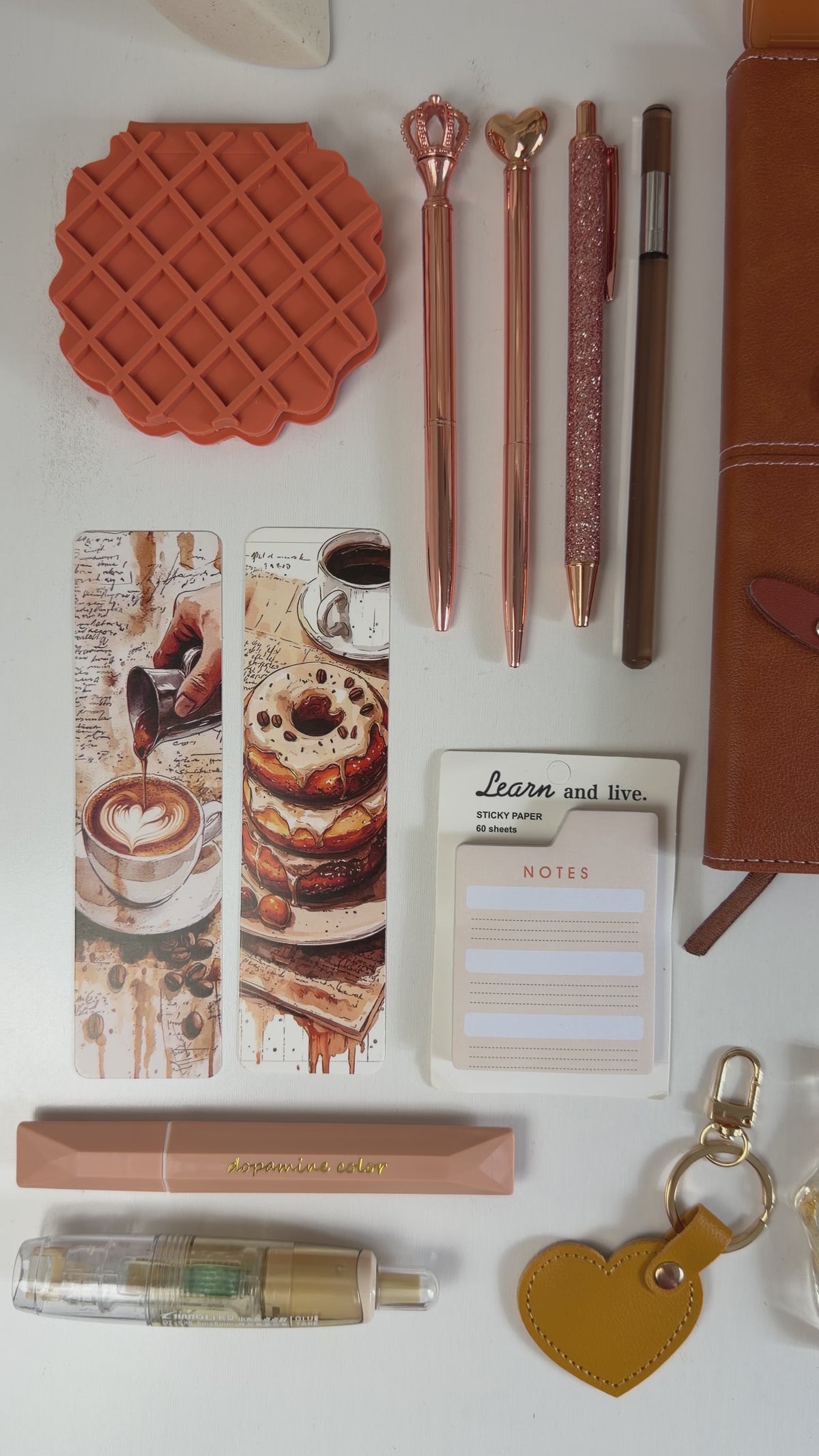 Caramel Pages 🤎📖